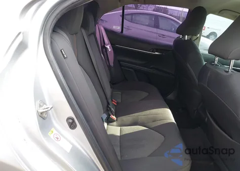 2018 Toyota Camry Le z USA, uszkodzony, nr VIN 4T1B11HK1JU557412